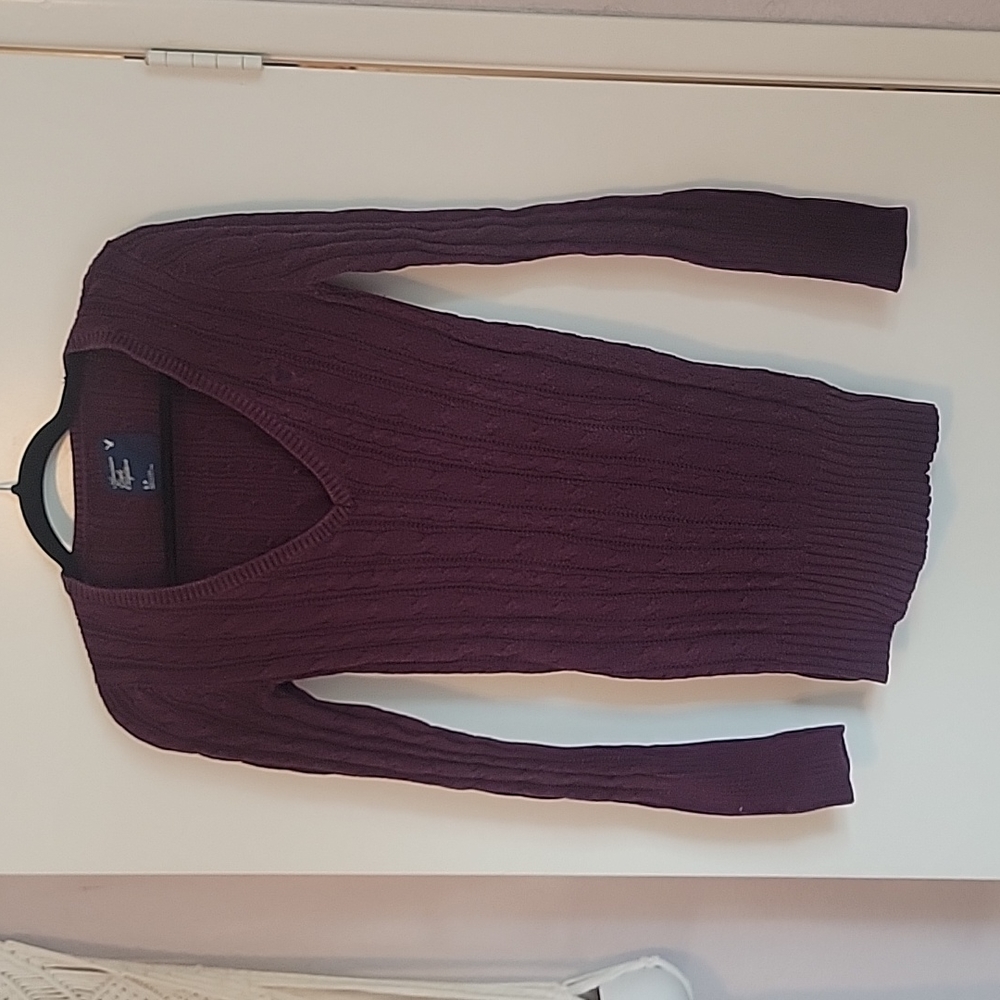 American Eagle Burgundy / Wine V-neck Cable Knit Sweater